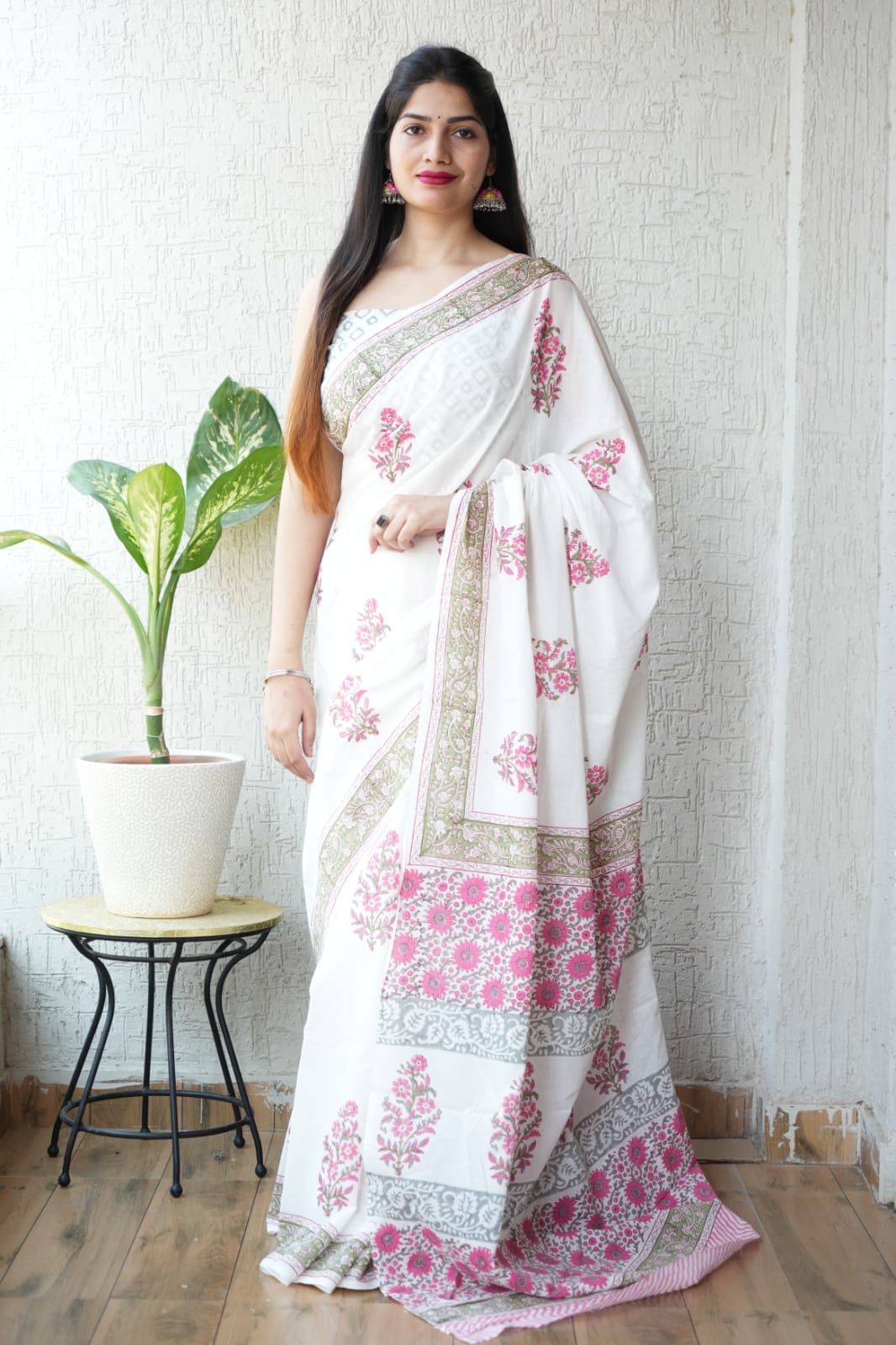 Ivory Blossom Mul Cotton Ready To Wear Pocket Saree