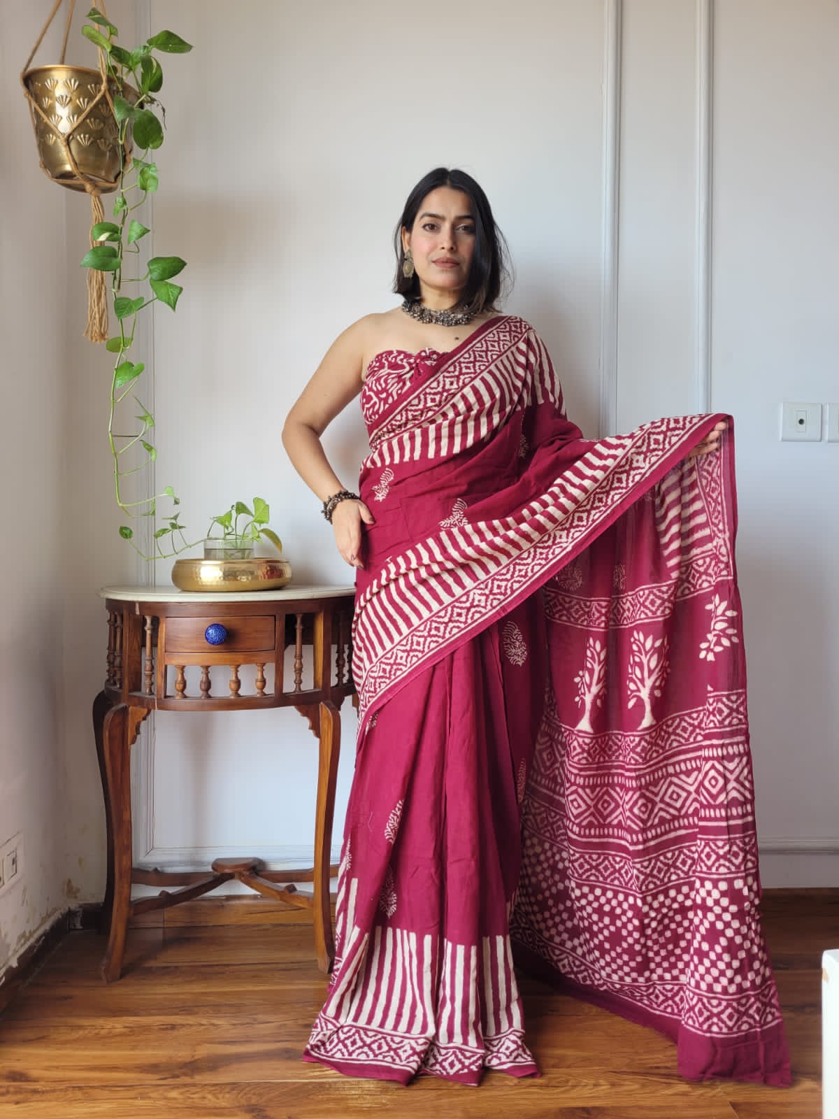 Full-length shot of a model wearing a wine Aangan Mul cotton ready to wear ppcket saree featuring white block-printed geometric patterns and a layered pallu.