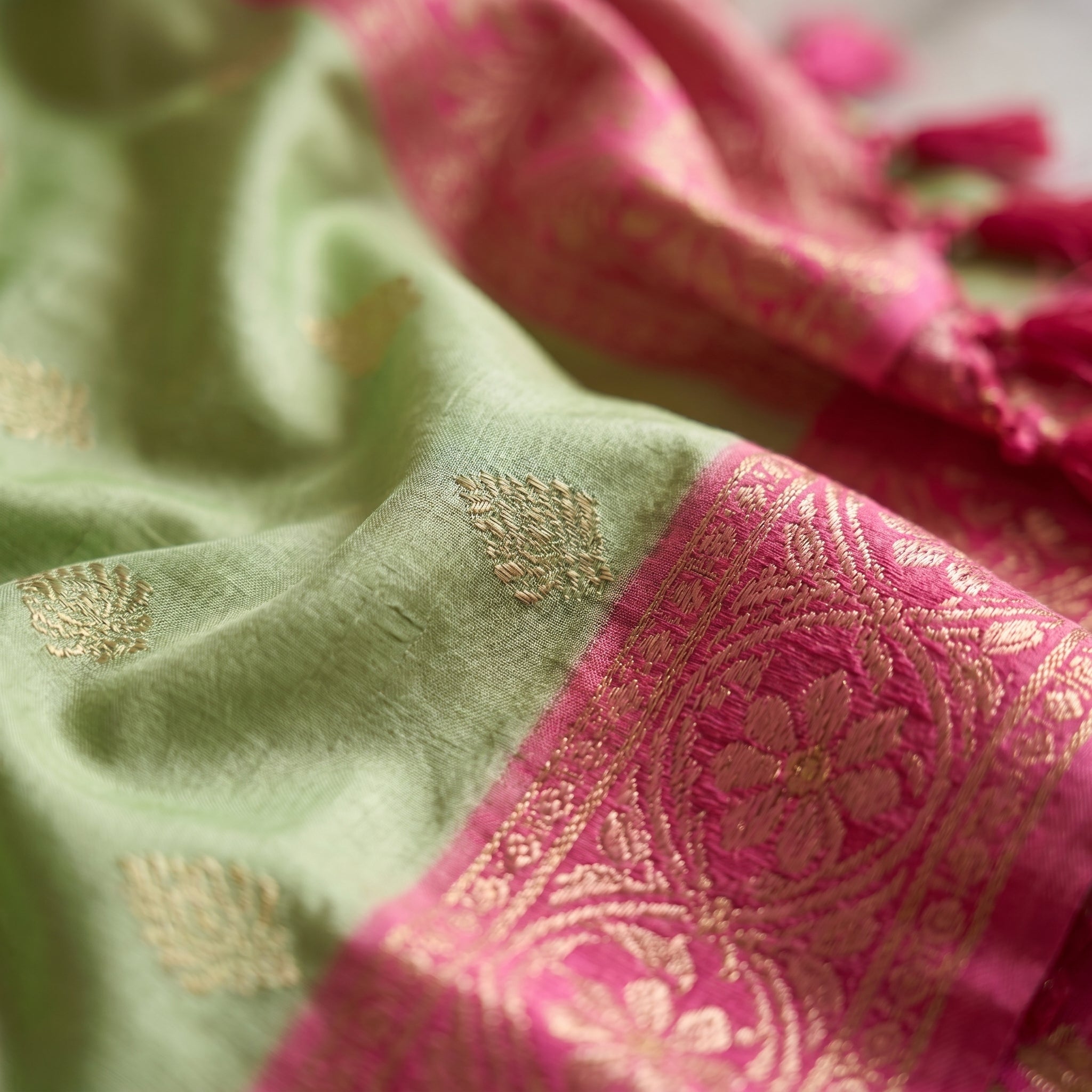 Loom & Luster Dual Tone Silk Ready To Wear Pocket Saree