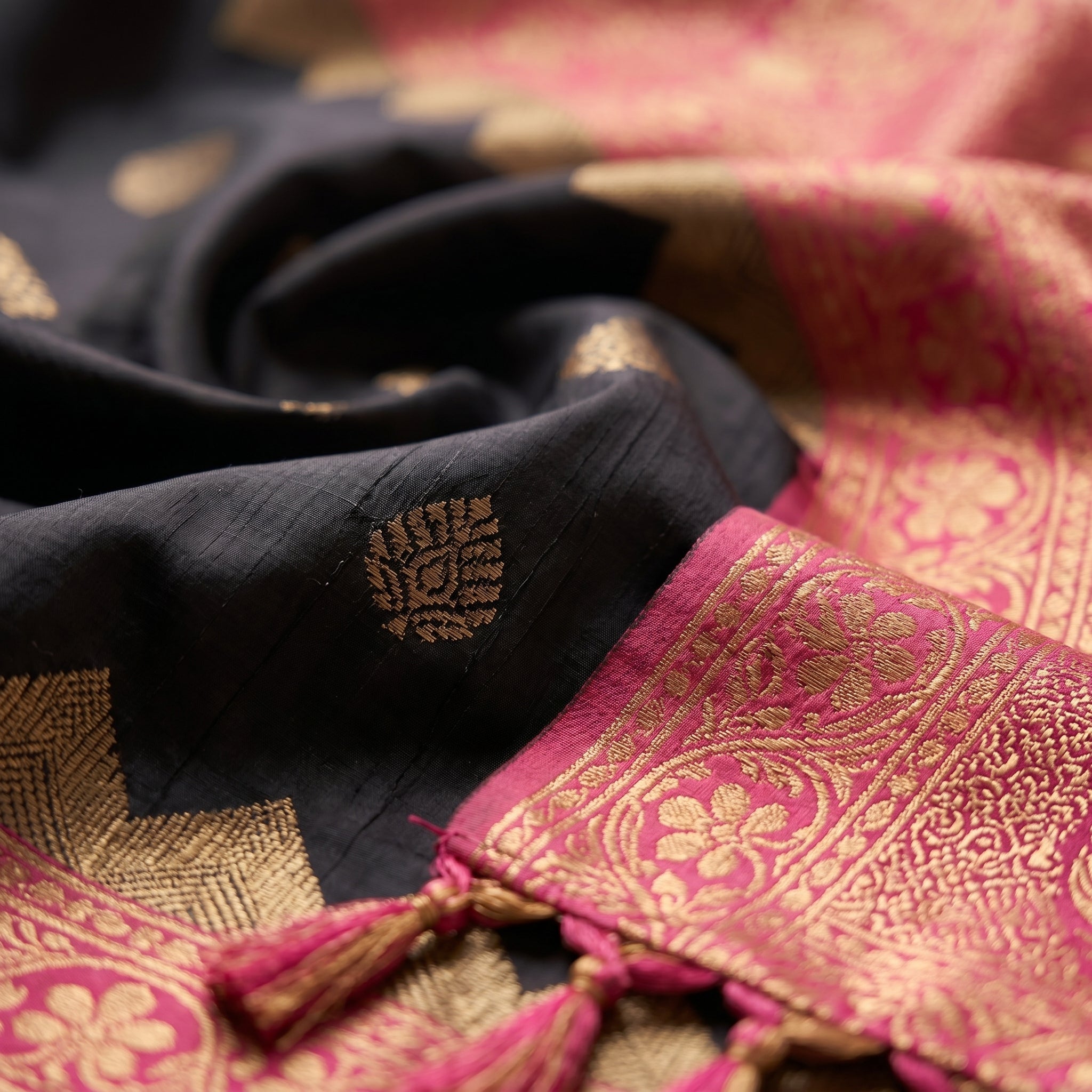 Dvirupa – Dual Tone Silk Ready-to-Wear Pocket Saree