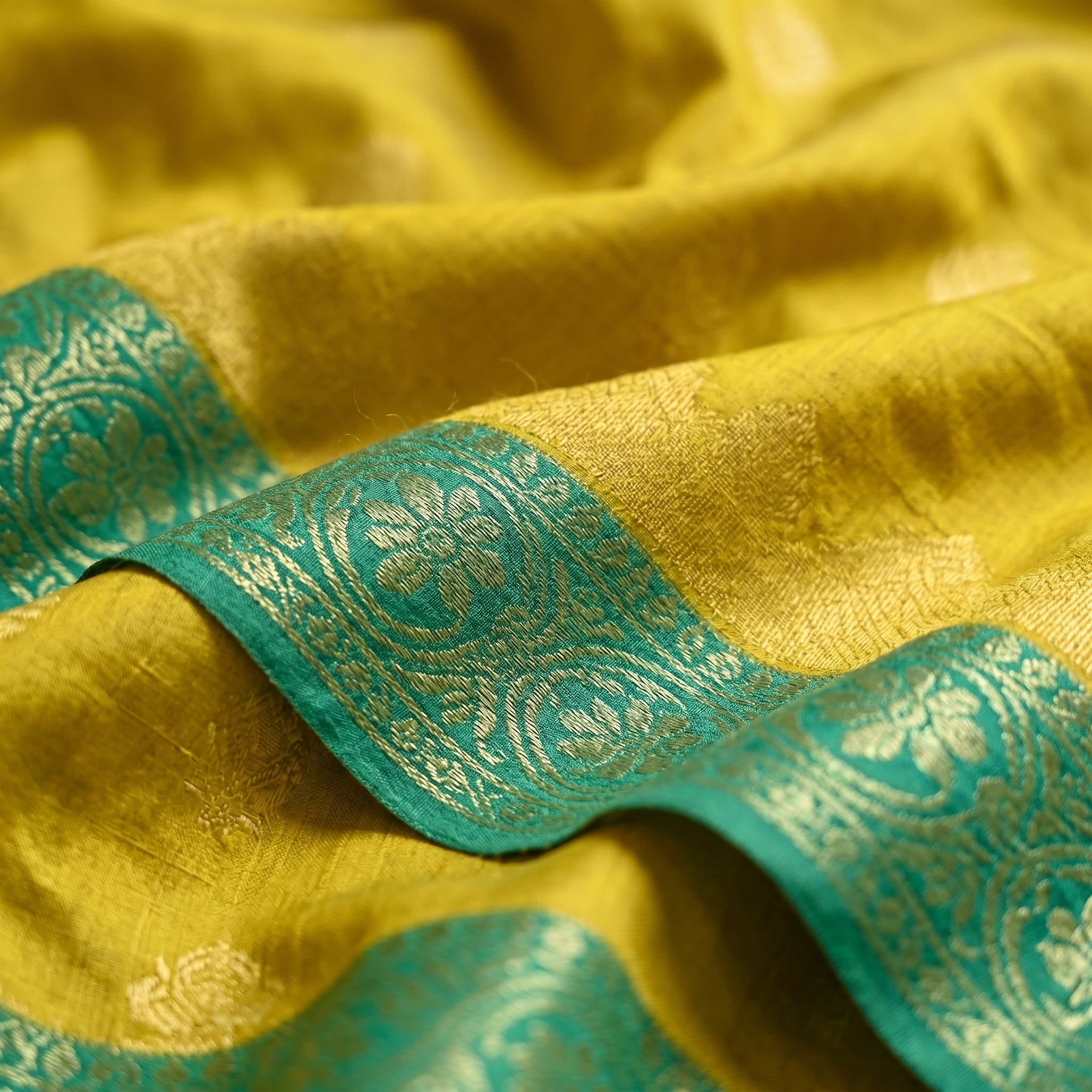 Shade & Shine Dual Tone Silk Ready To Wear Pocket Saree
