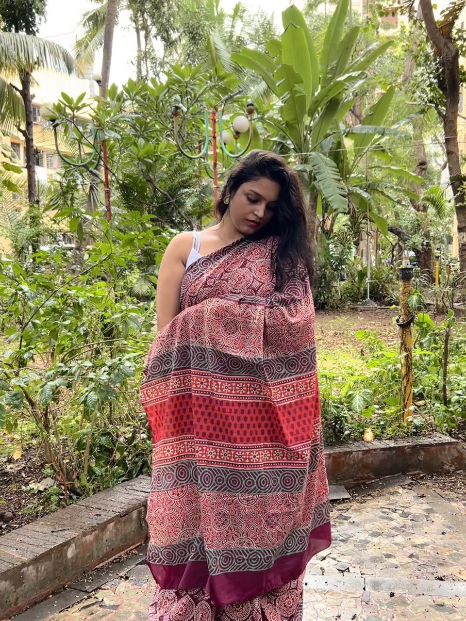 Floral Embrace Mul Cotton Hand Block Printed Ready-to-wear Pocket Saree - Aseem Shakti